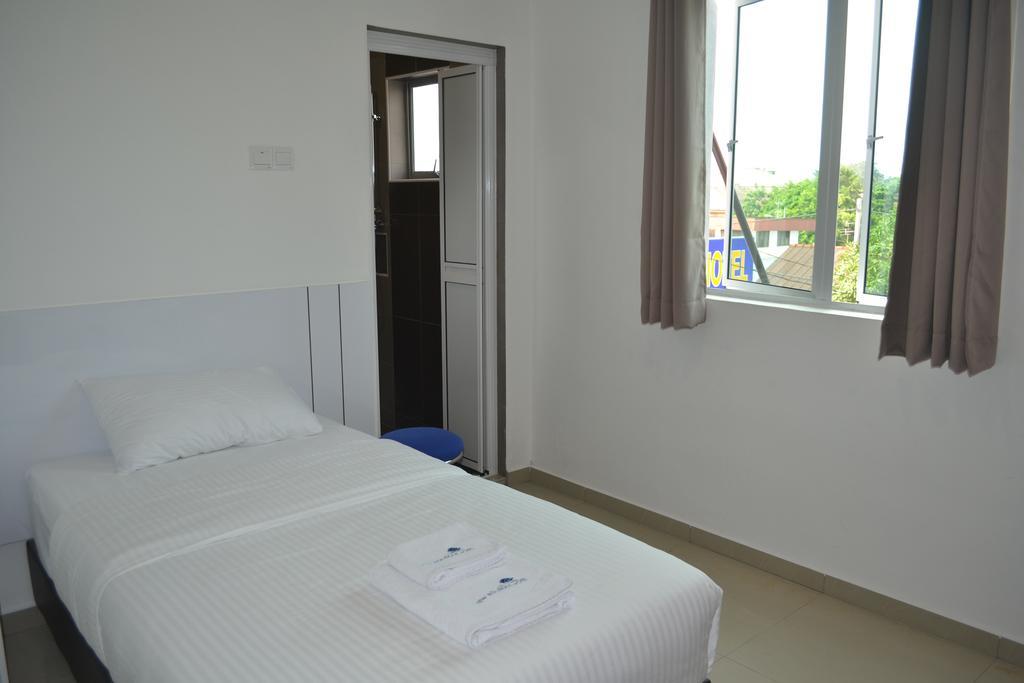 Yew Boutique Hotel Teluk Intan Exterior photo