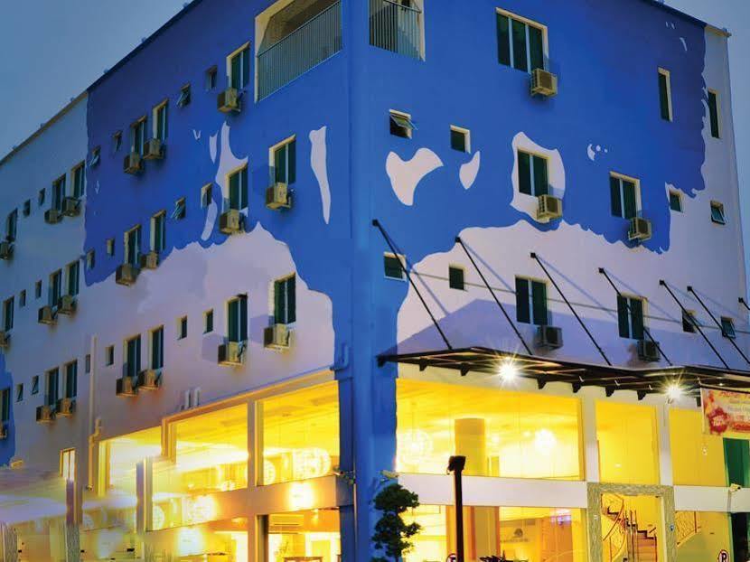 Yew Boutique Hotel Teluk Intan Exterior photo