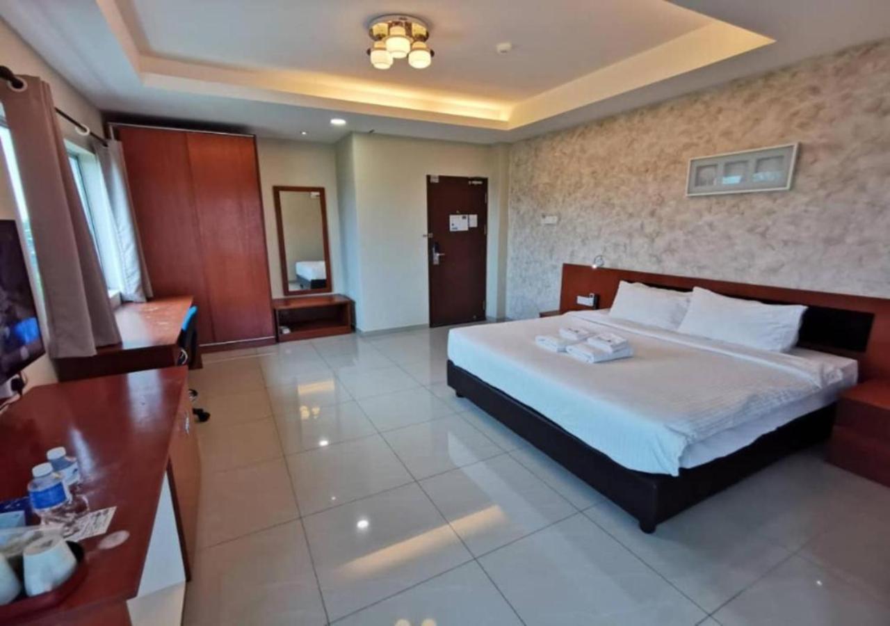 Yew Boutique Hotel Teluk Intan Exterior photo