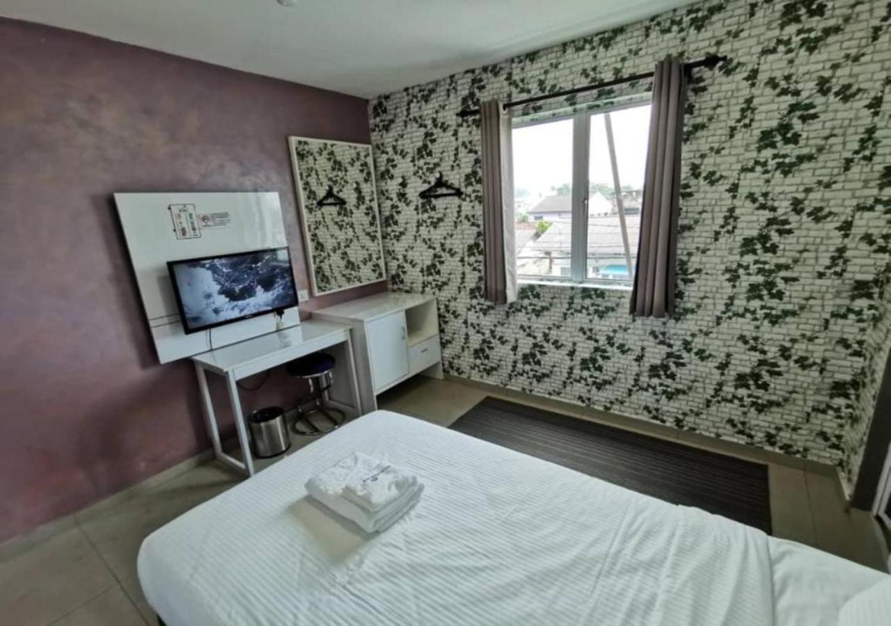 Yew Boutique Hotel Teluk Intan Exterior photo
