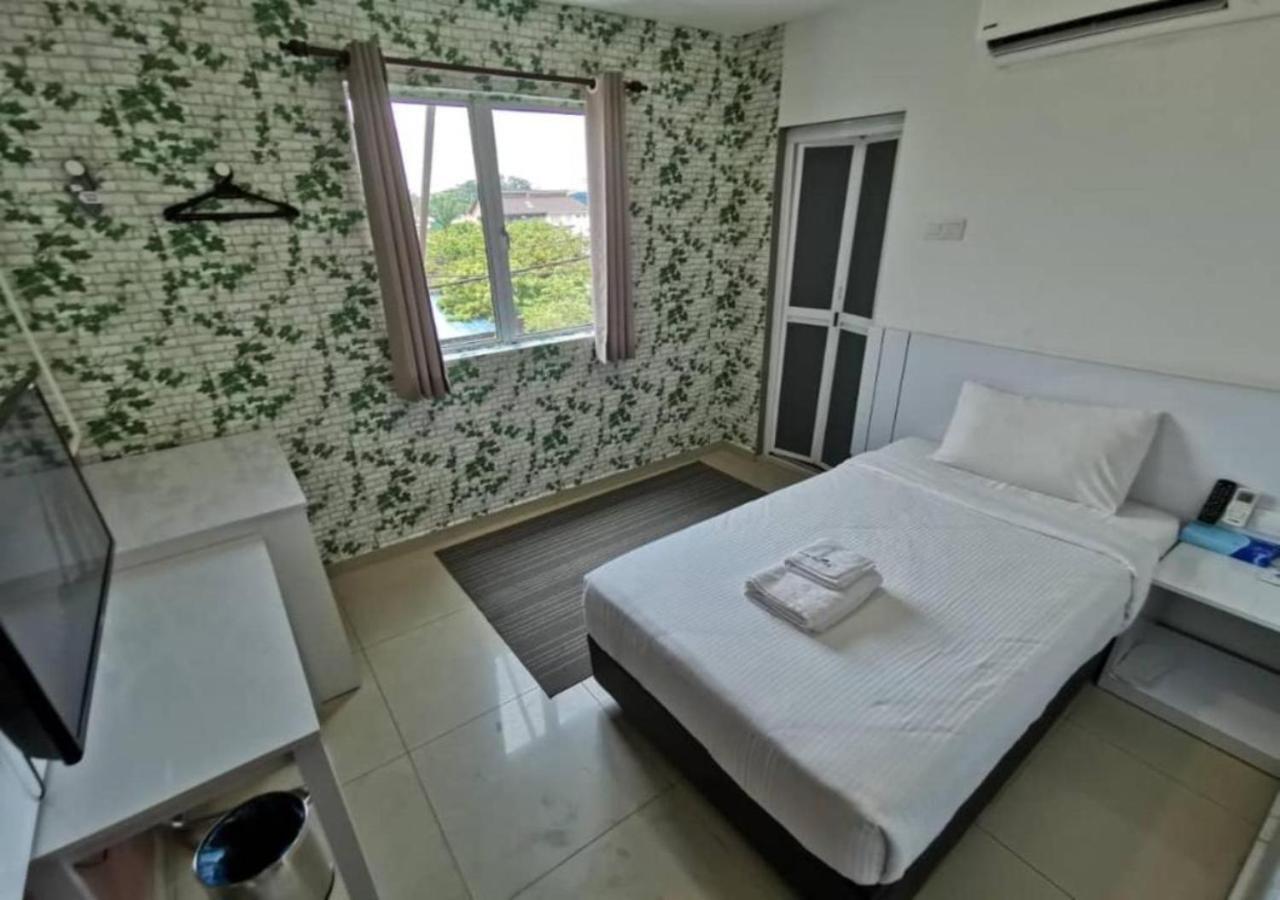 Yew Boutique Hotel Teluk Intan Exterior photo